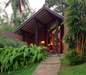 1 bedroom, premium bedding, pillow-top beds, minibar - Villa with Private Pool (Hikkaduwa)