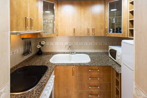 Fridge, microwave, oven, coffee/tea maker