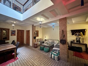 Flat-screen TV - Riad Les Miroires (Marrakech)