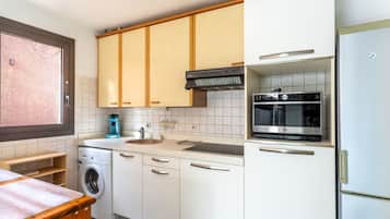 Fridge, microwave, dishwasher, toaster