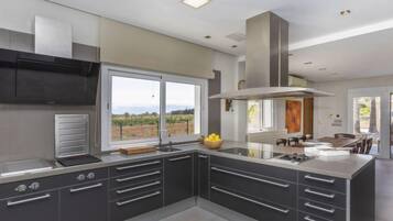 Réfrigérateur, micro-ondes, four, lave-vaisselle