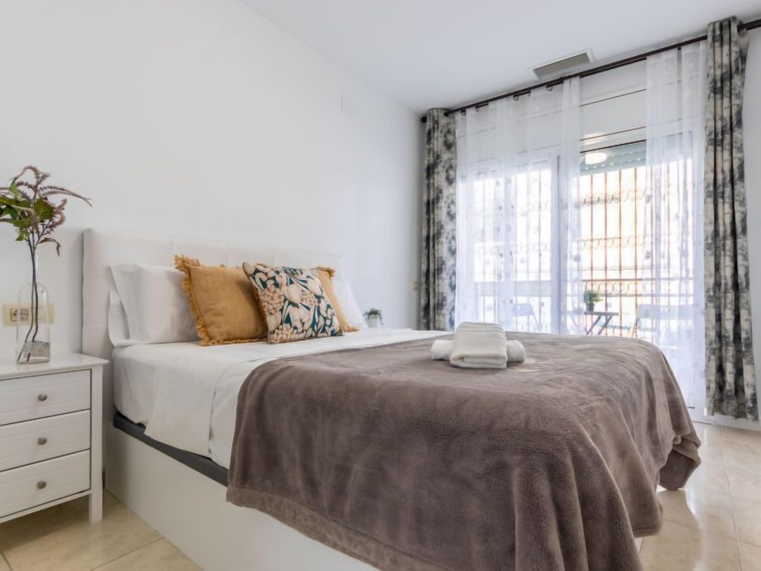 2 dormitorios, tabla de planchar con plancha, Internet