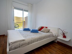 4 chambres, bureau, accès Internet