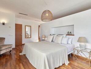 6 Schlafzimmer, Schreibtisch, Internetzugang