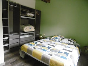 2 chambres, fer et planche Ă repasser, Wi-Fi gratuit, draps fournis