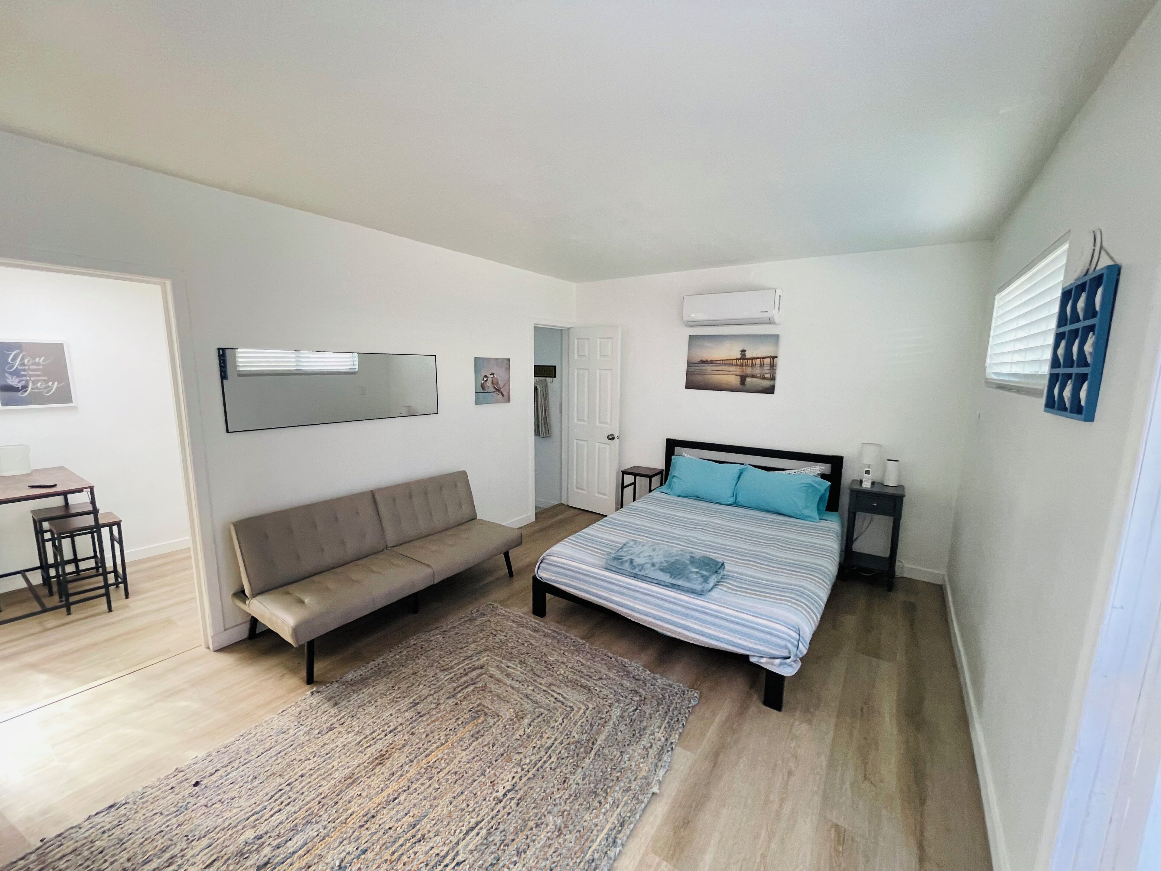 1 bedroom, desk, WiFi, bed sheets