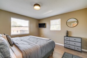 2 slaapkamers, een strijkplank/strijkijzer, internet, beddengoed
