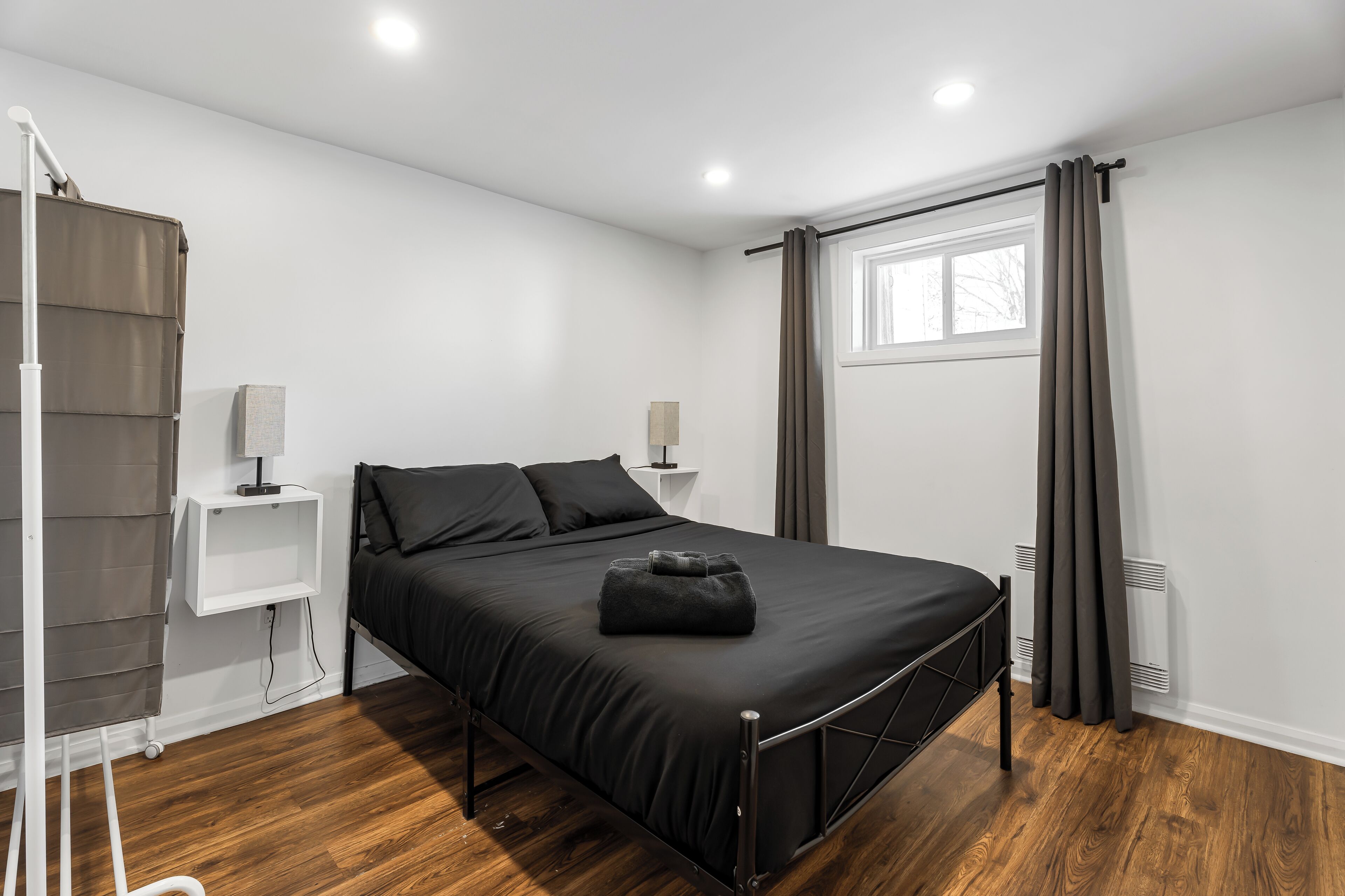 4 bedrooms, desk, iron/ironing board, free WiFi