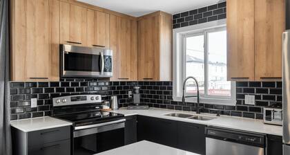 Beautiful and renovated house near Montreal and next to everything you need