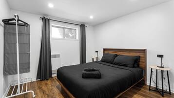 4 bedrooms, desk, iron/ironing board, free WiFi