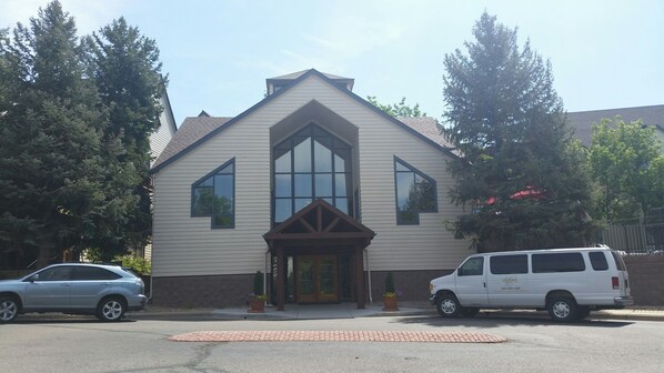 Exterior - Private Kitchenette Studio Denver/DTC Fully Furnished Long/Short Term Stay (Greenwood Village)