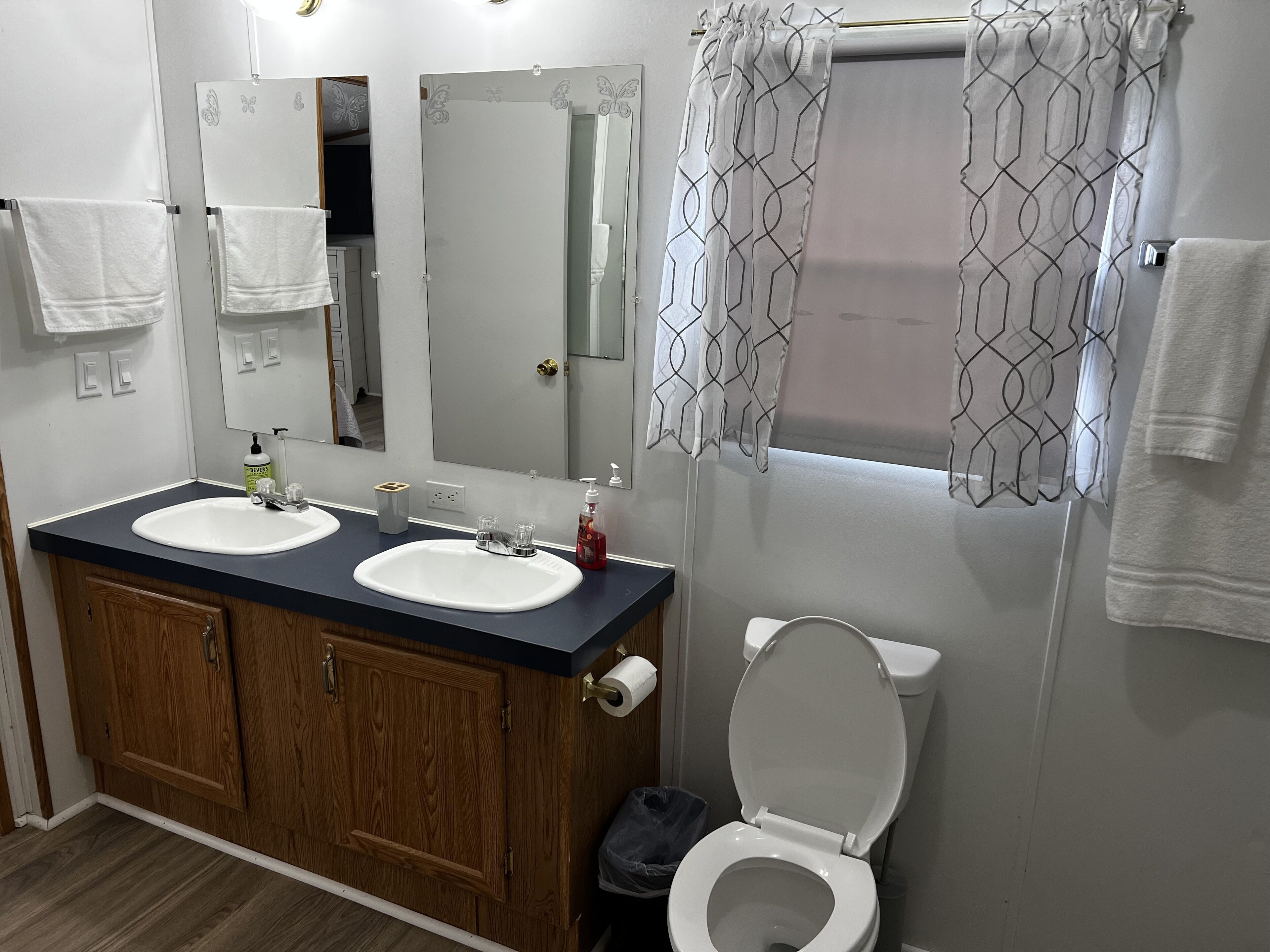 Suihku, pyyhkeet, vessapaperi