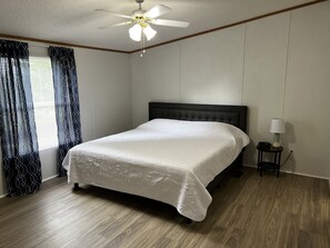 3 habitaciones, escritorio, tabla de planchar con plancha y wifi gratis 