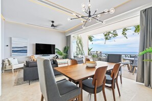 Deluxe-Apartment, 1 Schlafzimmer, Meerblick | Esszimmer