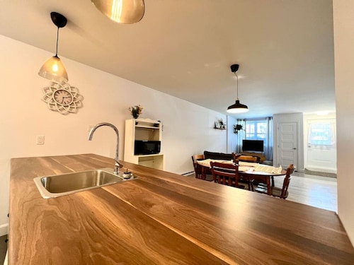 Comfortable in Limoilou, close to everything – four-legged friends welcome