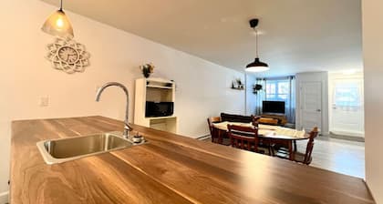 Comfortable in Limoilou, close to everything – four-legged friends welcome