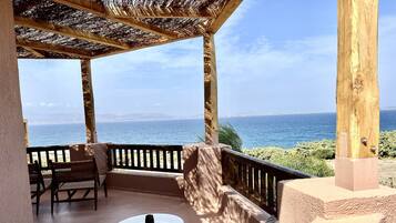 Suite, 1 chambre, vue mer | Vue depuis le balcon