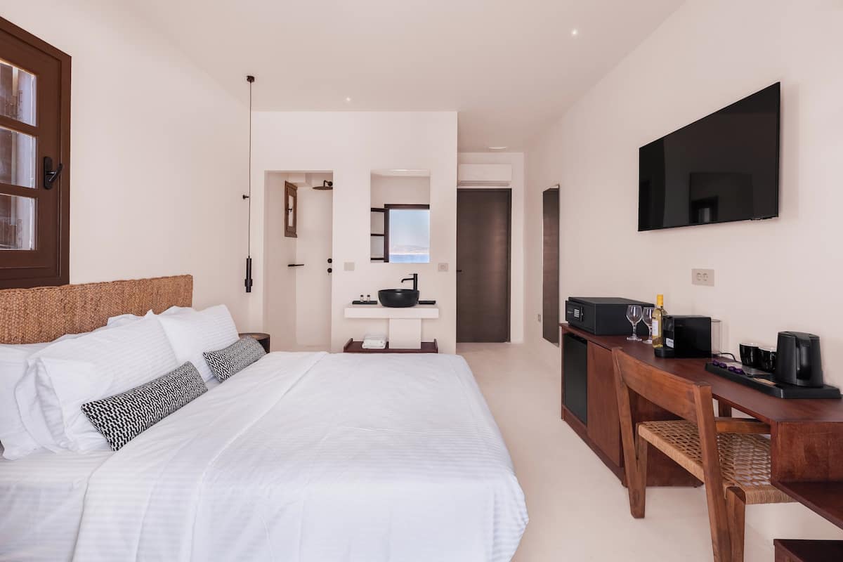 1 bedroom, premium bedding, down duvets, Select Comfort beds