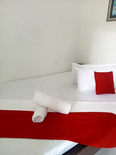 A budget accomodation with 5 rooms and easy to access to all bars and island tou