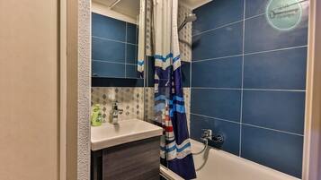 Baignoire, sĂšche-cheveux