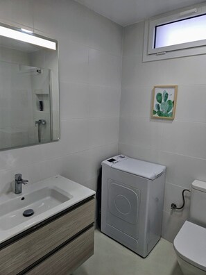 Dusche, Haartrockner, Handtücher