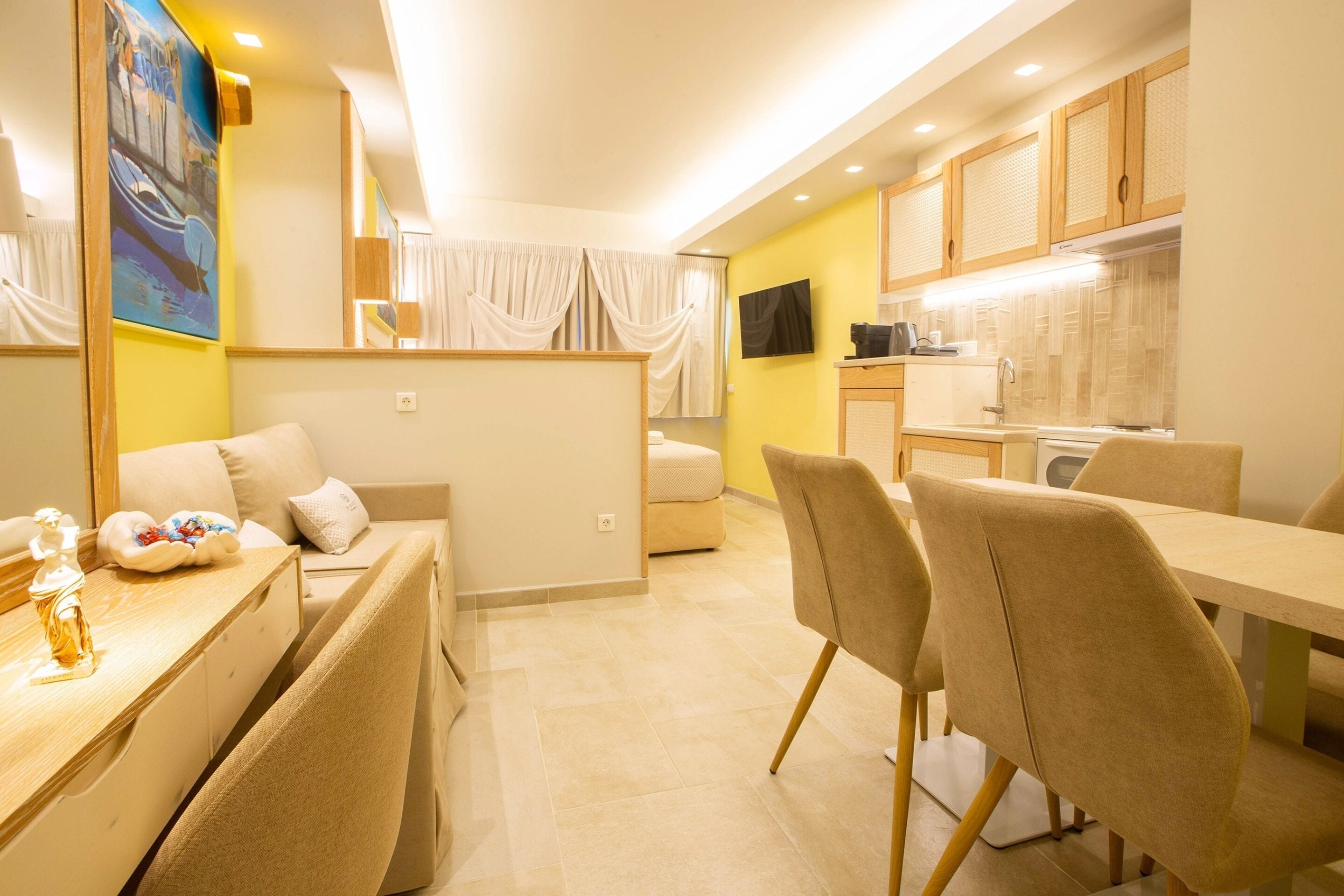 1 bedroom, Egyptian cotton sheets, premium bedding, down duvets