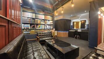 Business Room, Non Smoking | 1 bedroom, individually decorated, free WiFi