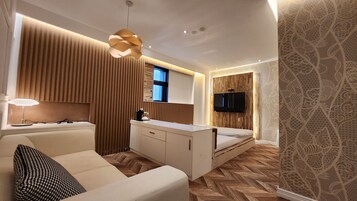 Honeymoon Room, Non Smoking | 1 bedroom, individually decorated, free WiFi