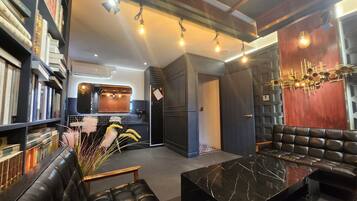 Business Room, Non Smoking | 1 bedroom, free WiFi, individually decorated