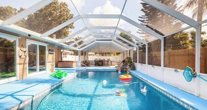 Home with play room, enclosed pool . Only 10 minutes from the beach!