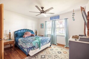 3 habitaciones, tabla de planchar con plancha, wifi y ropa de cama 
