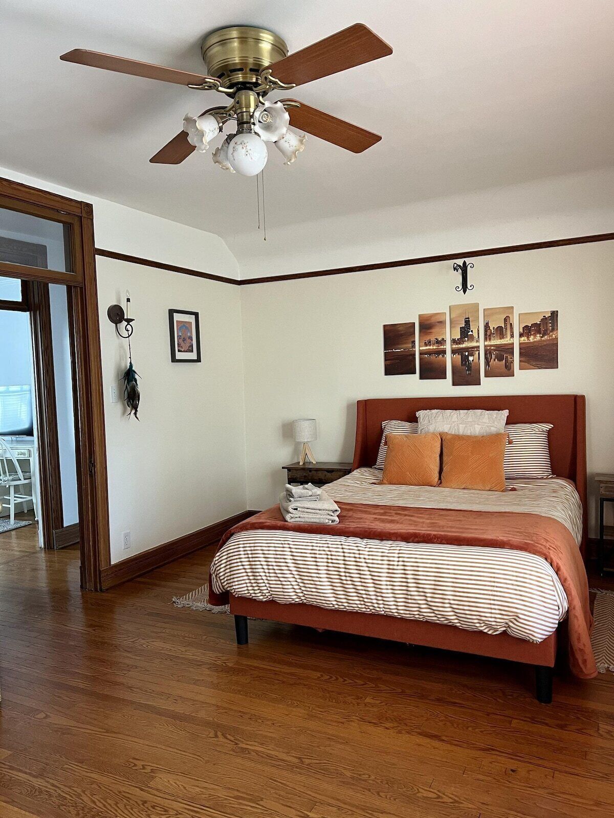 4 bedrooms, desk, iron/ironing board, free WiFi