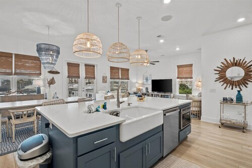 Brand new 5BD/5B,Community Boat Dock, Private Swim Spa, Sleeps 14+, Gulf Views