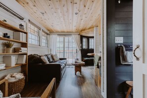 Interior - The Beech Treehouse | Hocking Hills (South Bloomingville)