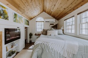 1 bedroom, desk, free WiFi, bed sheets