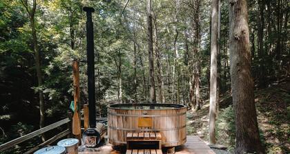 The Hemlock Treehouse | Hocking Hills