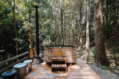 The Hemlock Treehouse | Hocking Hills