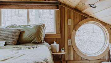 2 bedrooms, desk, free WiFi, bed sheets