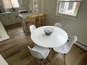 Dining - Brookfield Boutique Charmer (Brookfield)
