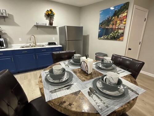 Casita Near Downtown - Free Parking & Patio