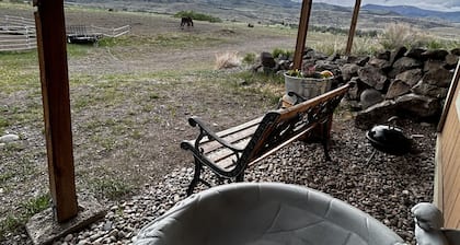 Wonderful Montana experience with great views and horses! Yellowstone 25mi