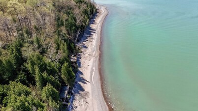 Summerset Cottage, Lakeview Hot Tub - Private Lake Access