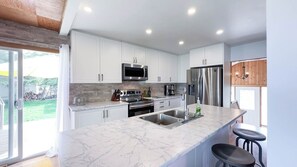 Fridge, microwave, oven, stovetop - Sunset at SchadeView, Lake views, King Bed (Dashwood)