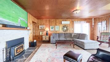 Smart TV, fireplace, DVD player