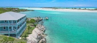 Ole Ike Bay - Luxury Home with Ocean Front Views, Private Beach and Dock