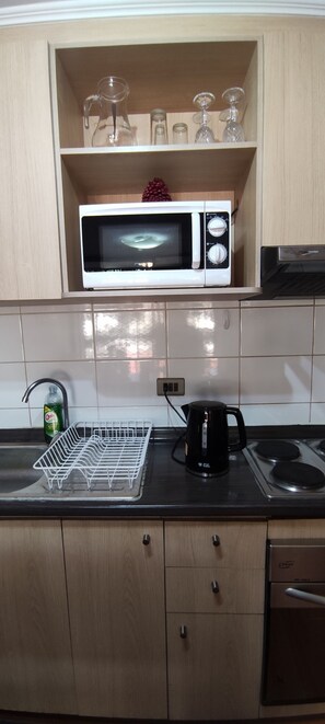 Kochgeschirr/Geschirr/Besteck