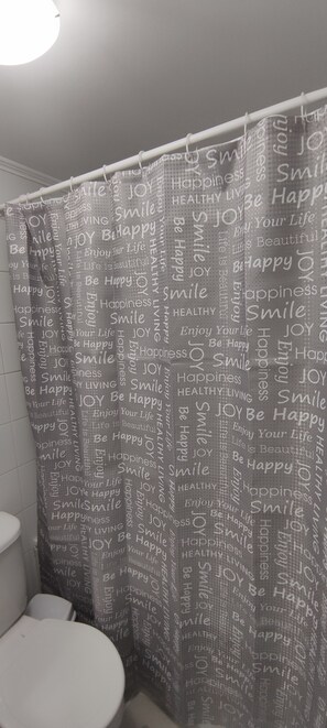 Shower, hair dryer, towels, soap - Comfortable Family Apartment Yungay Neighborhood (Santiago)