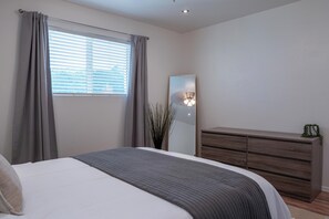 2 bedrooms, WiFi, bed sheets - Modernized Midtown PHX Private 2BR – Pet Friendly! (Phoenix)