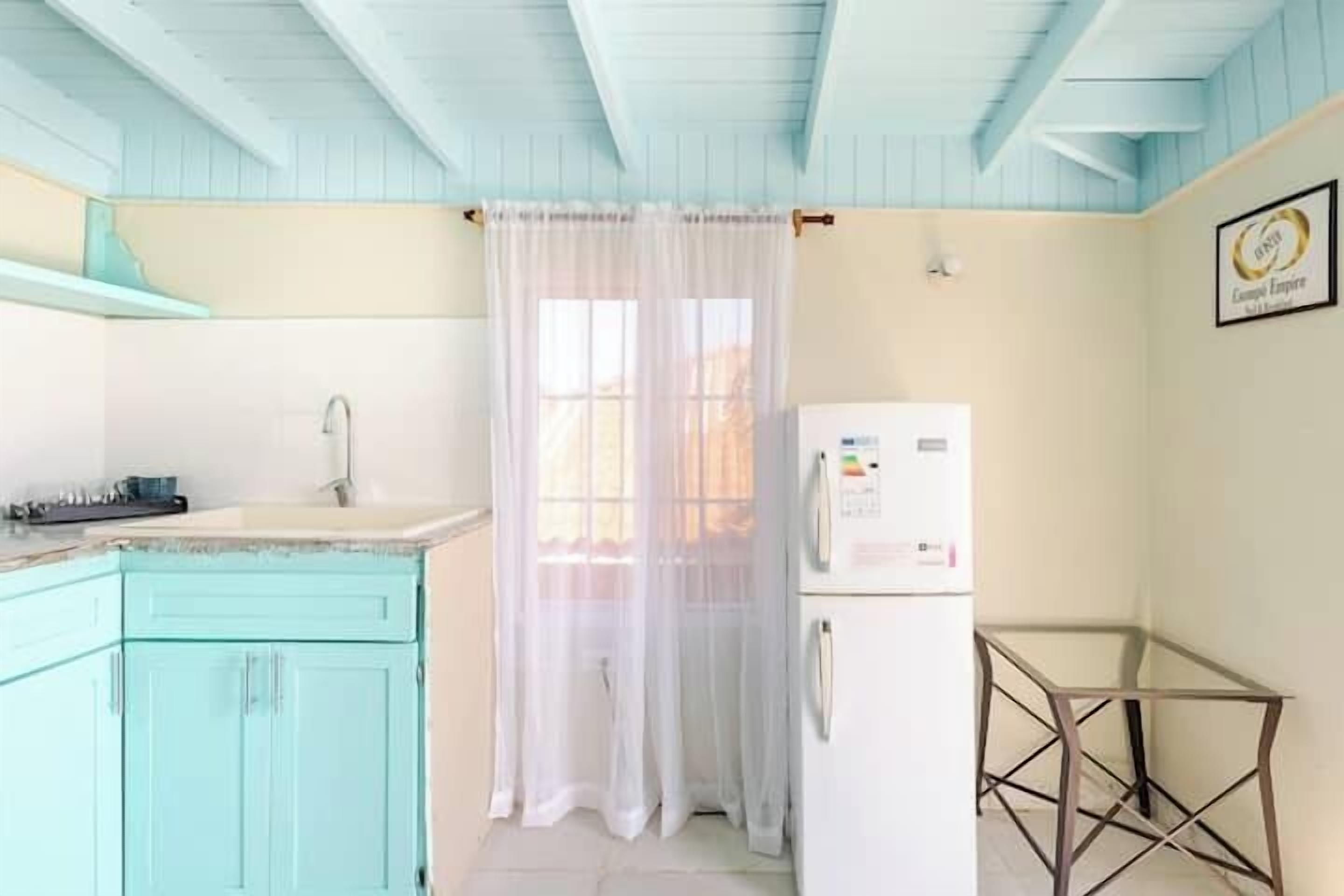 Basic Double Room, 1 Queen Bed | Private kitchen