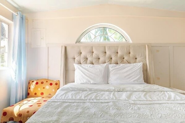 Habitación básica doble, 1 cama de matrimonio | Tabla de planchar con plancha